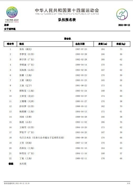 衣柜中，成套的服装和各种款式的高跟鞋等待芭比的选择